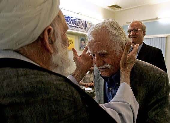 ماجرای اهدای تصویر اثر هنری کم نظیر غدیر استاد محمود فرشچیان به آیت‌الله ابوالقاسم خزعلی(ره)
